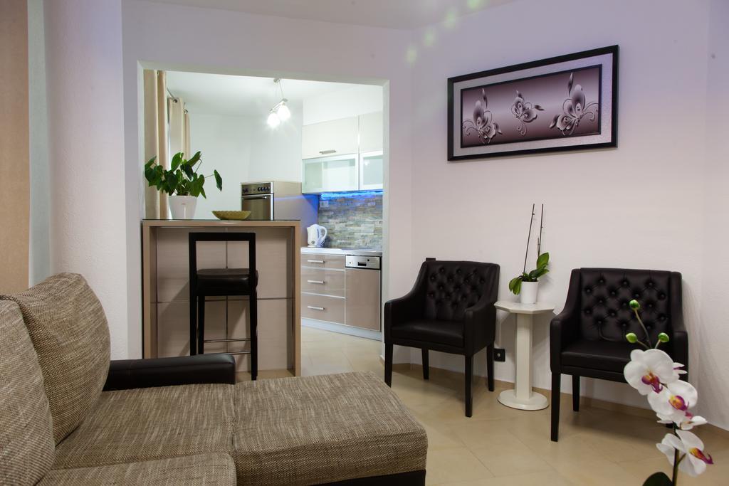 Hotel Senator Улцинь Екстер'єр фото